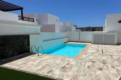 Villa's verkoop in Playa Blanca, Yaiza, Lanzarote. 